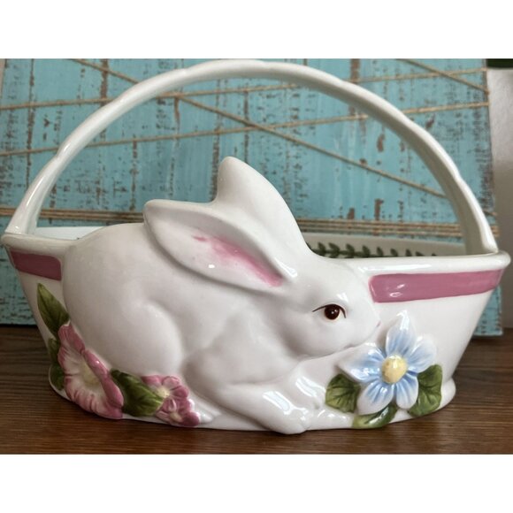 Portmeirion Botanic Garden Terrace Handpainted Bunny Rabbit Bow 10" Bread Basket - Picture 1 of 10